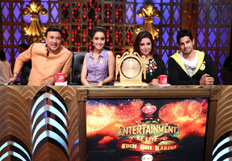 Sidharth Malhotra  and  Shraddha Kapoor on the sets of Entertainment Ke Liye Kuch Bhi Karega