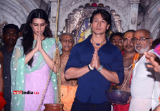 Tiger Shroff and Kriti Sanon visit Babulnath temple