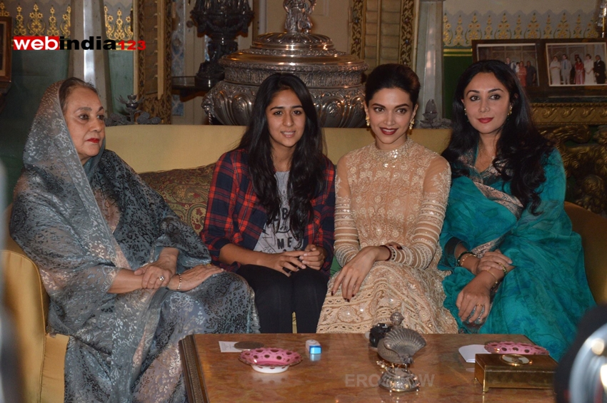 Deepika Padukone Meets Rajmata Padmini Devi In Jaipur ...
