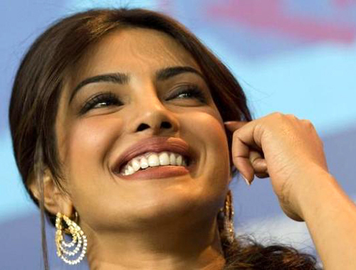 Best Smiles Of Bollywood Actress