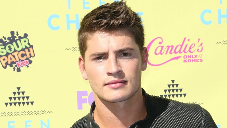 Gregg Sulkin smitten with Sistine Stallone